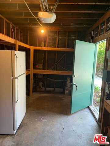 8585 AIRDROME Street, Los Angeles, CA 90035