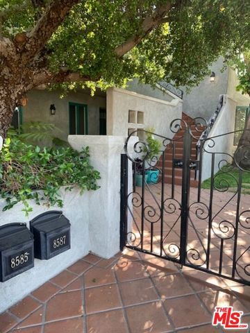 8585 AIRDROME Street, Los Angeles, CA 90035
