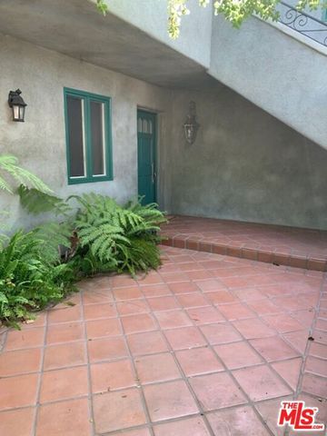 8585 AIRDROME Street, Los Angeles, CA 90035