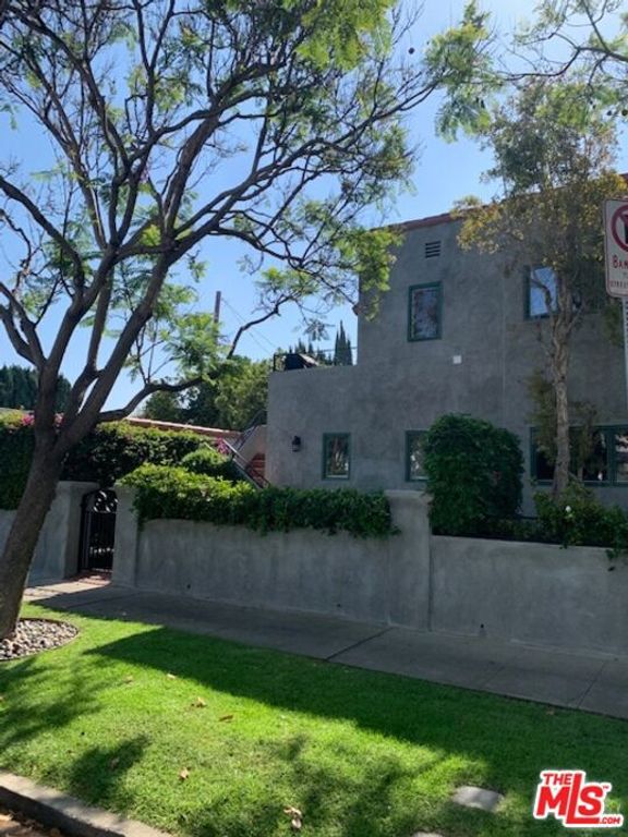 8585 AIRDROME Street, Los Angeles, CA 90035