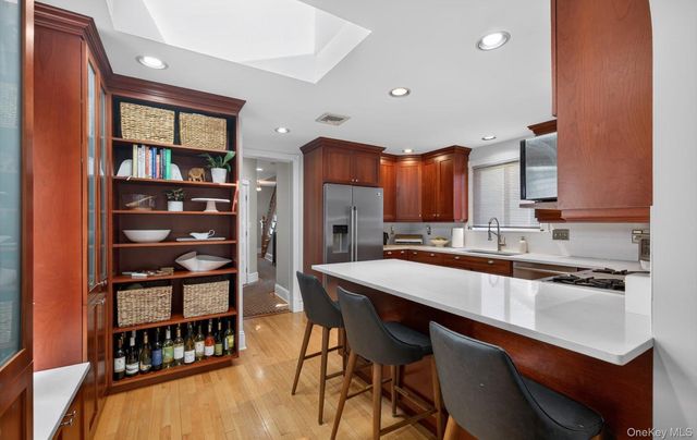 14 Franklin Avenue, Glen Cove, NY 11542