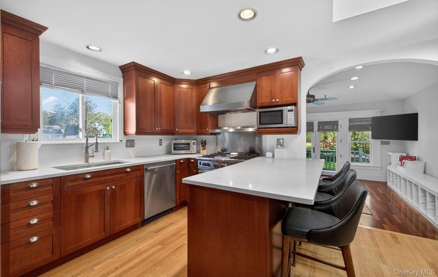 14 Franklin Avenue, Glen Cove, NY 11542