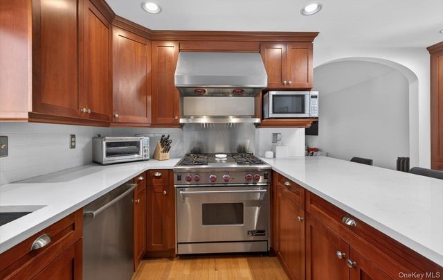 14 Franklin Avenue, Glen Cove, NY 11542