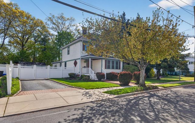 14 Franklin Avenue, Glen Cove, NY 11542