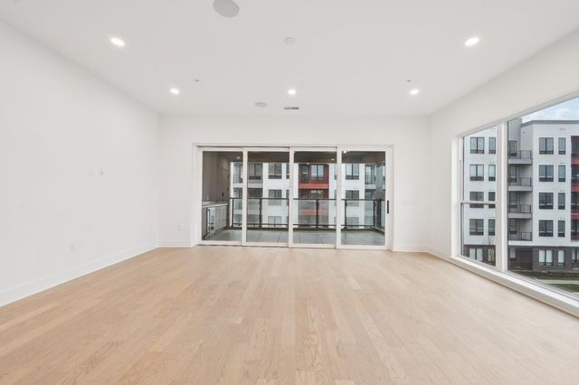 270 Dickenson Street, 302, Columbus, OH 43215