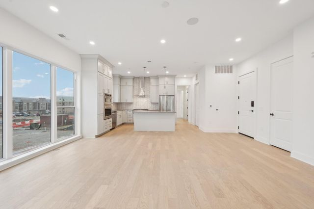 270 Dickenson Street, 302, Columbus, OH 43215