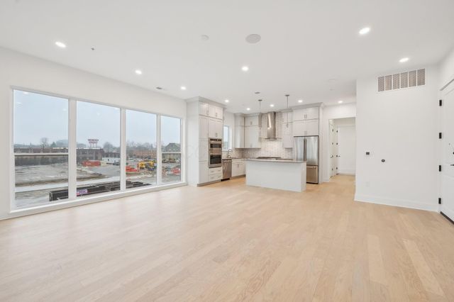 270 Dickenson Street, 302, Columbus, OH 43215