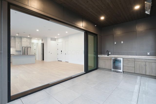 270 Dickenson Street, 302, Columbus, OH 43215