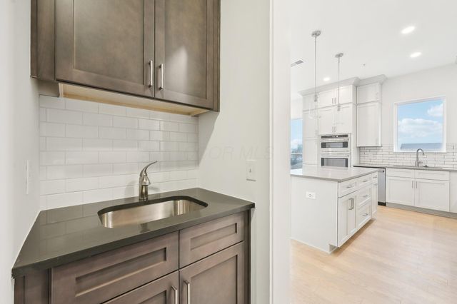 270 Dickenson Street, 302, Columbus, OH 43215