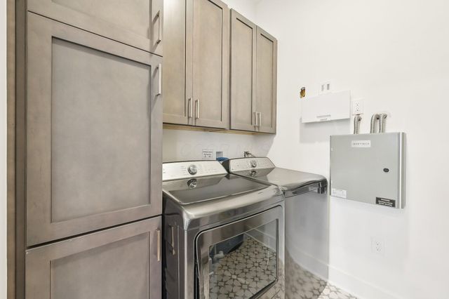 270 Dickenson Street, 302, Columbus, OH 43215