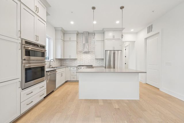 270 Dickenson Street, 302, Columbus, OH 43215