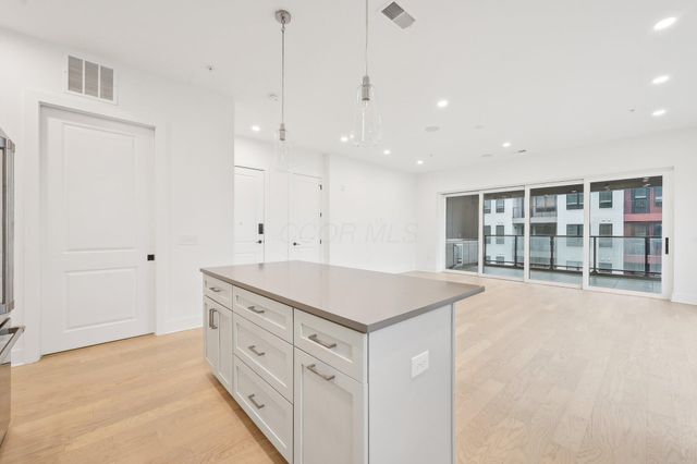 270 Dickenson Street, 302, Columbus, OH 43215