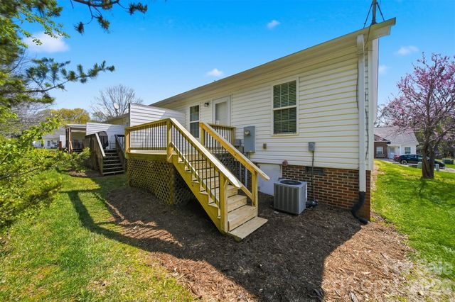 1662 Golden Cedar Lane, Newton, NC 28658