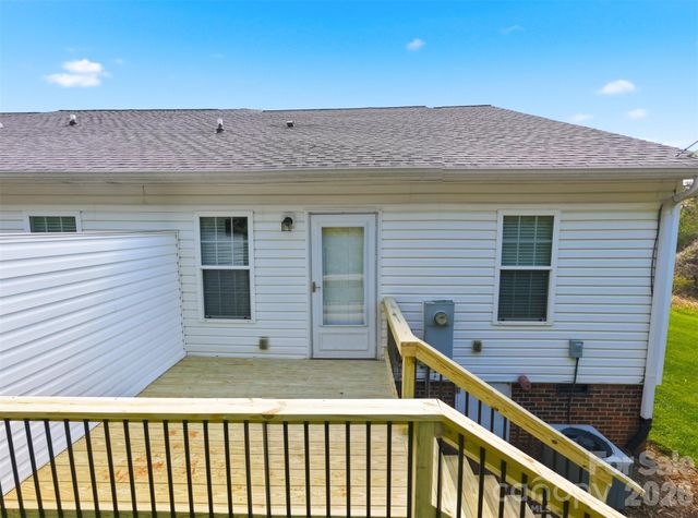 1662 Golden Cedar Lane, Newton, NC 28658