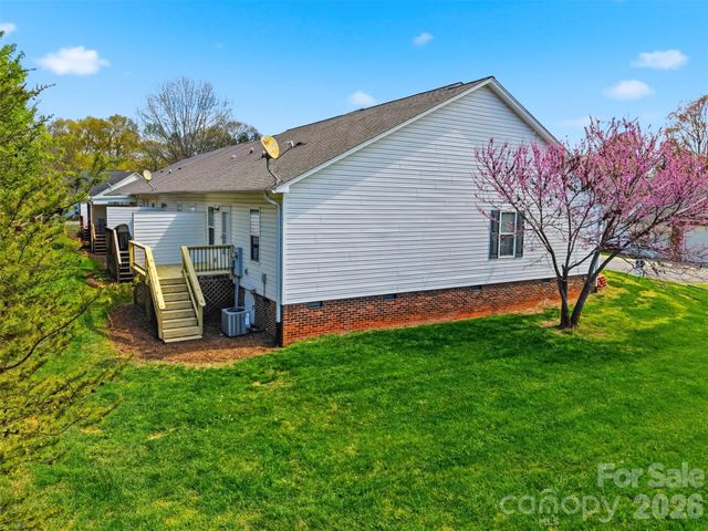 1662 Golden Cedar Lane, Newton, NC 28658