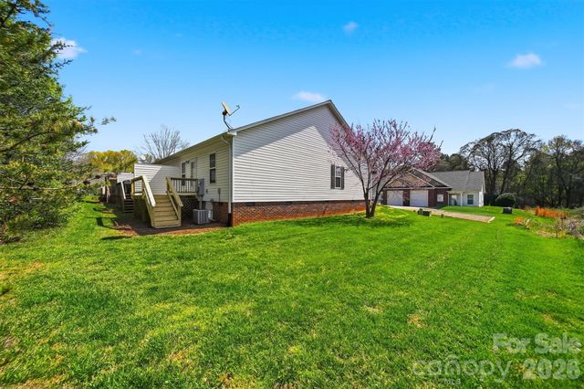 1662 Golden Cedar Lane, Newton, NC 28658