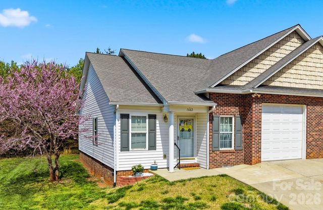 1662 Golden Cedar Lane, Newton, NC 28658