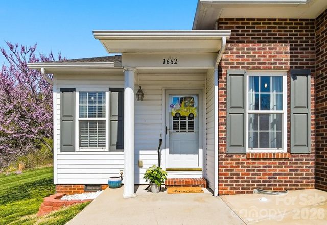 1662 Golden Cedar Lane, Newton, NC 28658