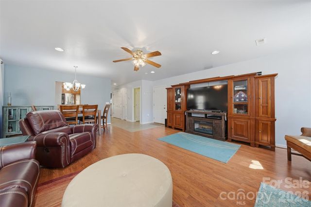 1662 Golden Cedar Lane, Newton, NC 28658