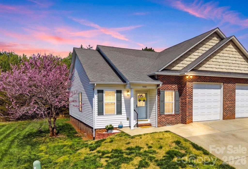 1662 Golden Cedar Lane, Newton, NC 28658