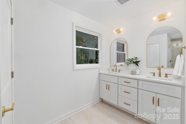 5045 Murrayhill Road, Charlotte, NC 28210