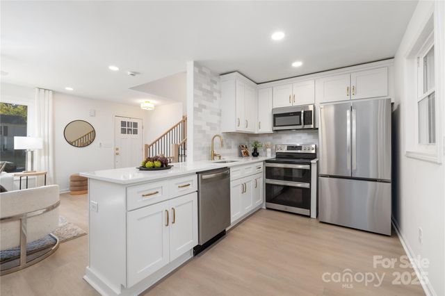 5045 Murrayhill Road, Charlotte, NC 28210