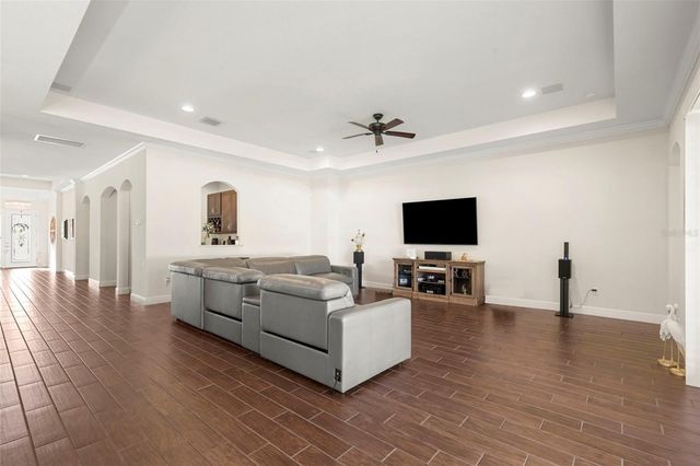 5134 LAKECASTLE DRIVE, Tampa, FL 33624