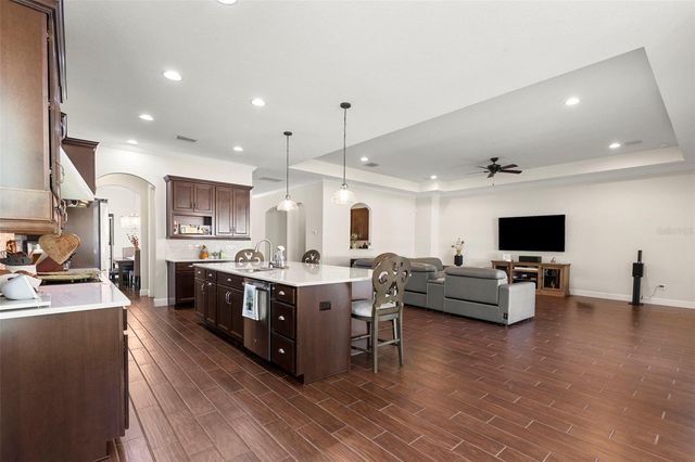 5134 LAKECASTLE DRIVE, Tampa, FL 33624