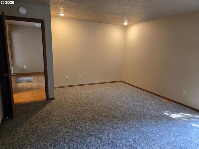 8377 Se REGNER Rd, Gresham, OR 97080