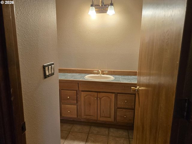 8377 Se REGNER Rd, Gresham, OR 97080