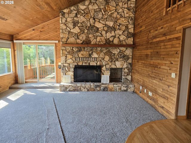 8377 Se REGNER Rd, Gresham, OR 97080