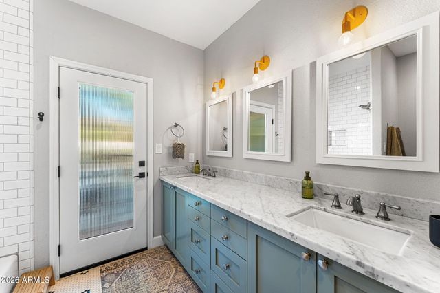 3904 E AHWATUKEE Drive, Phoenix, AZ 85044