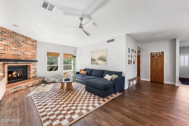 3904 E AHWATUKEE Drive, Phoenix, AZ 85044