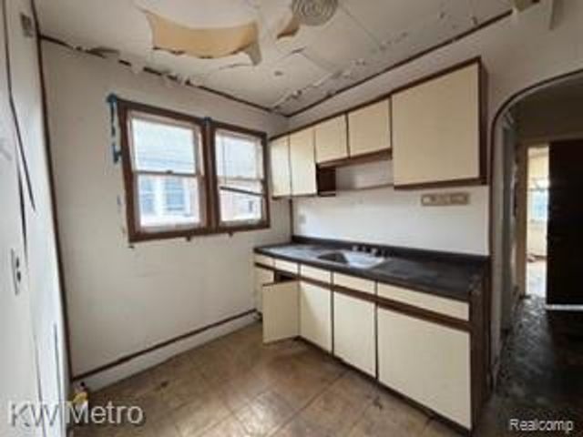 3331 Kendall Street, Detroit, MI 48238