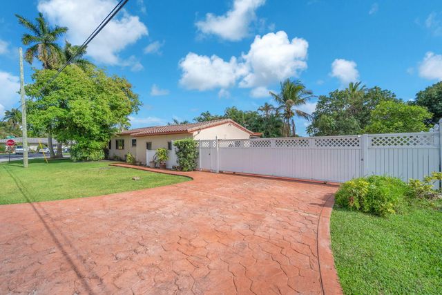 11490 W Biscayne Canal Road, Miami, FL 33161