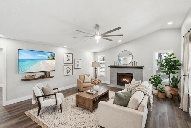 271 Naylor NE, Palm Bay, FL 32907