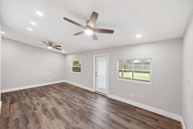 271 Naylor NE, Palm Bay, FL 32907