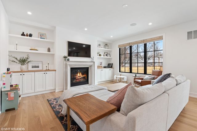 1735 Longvalley Road, Glenview, IL 60025