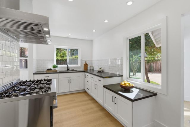 580 Green Manor Court, Palo Alto, CA 94301