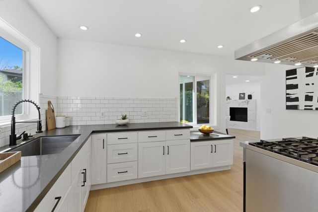 580 Green Manor Court, Palo Alto, CA 94301