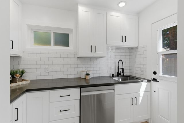 580 Green Manor Court, Palo Alto, CA 94301