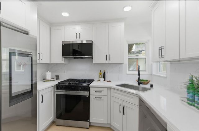 580 Green Manor Court, Palo Alto, CA 94301