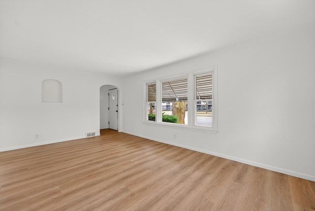 6726 W Silver Spring DRIVE, Milwaukee, WI 53218