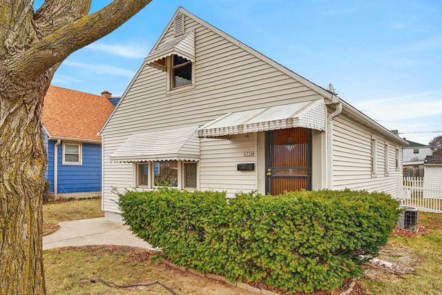 6726 W Silver Spring DRIVE, Milwaukee, WI 53218