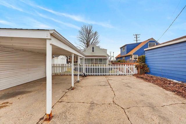 6726 W Silver Spring DRIVE, Milwaukee, WI 53218