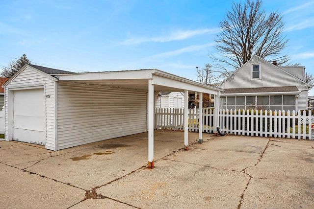 6726 W Silver Spring DRIVE, Milwaukee, WI 53218