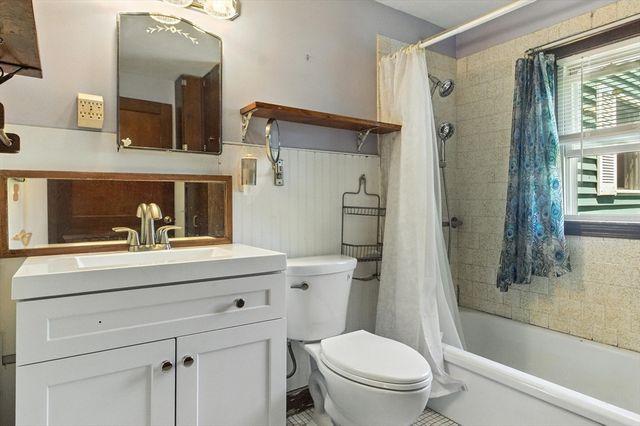 14 Doris Dr, Abington, MA 02351