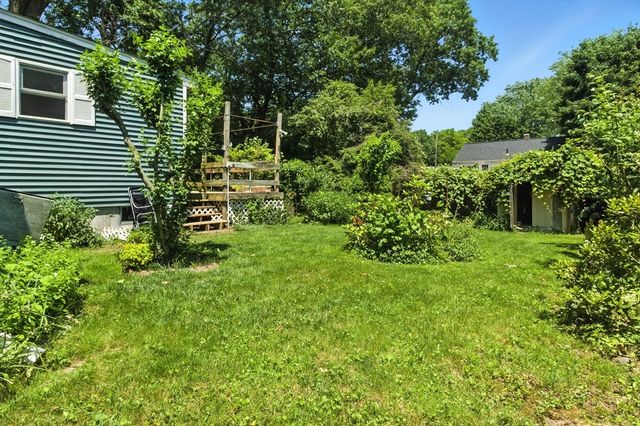 14 Doris Dr, Abington, MA 02351