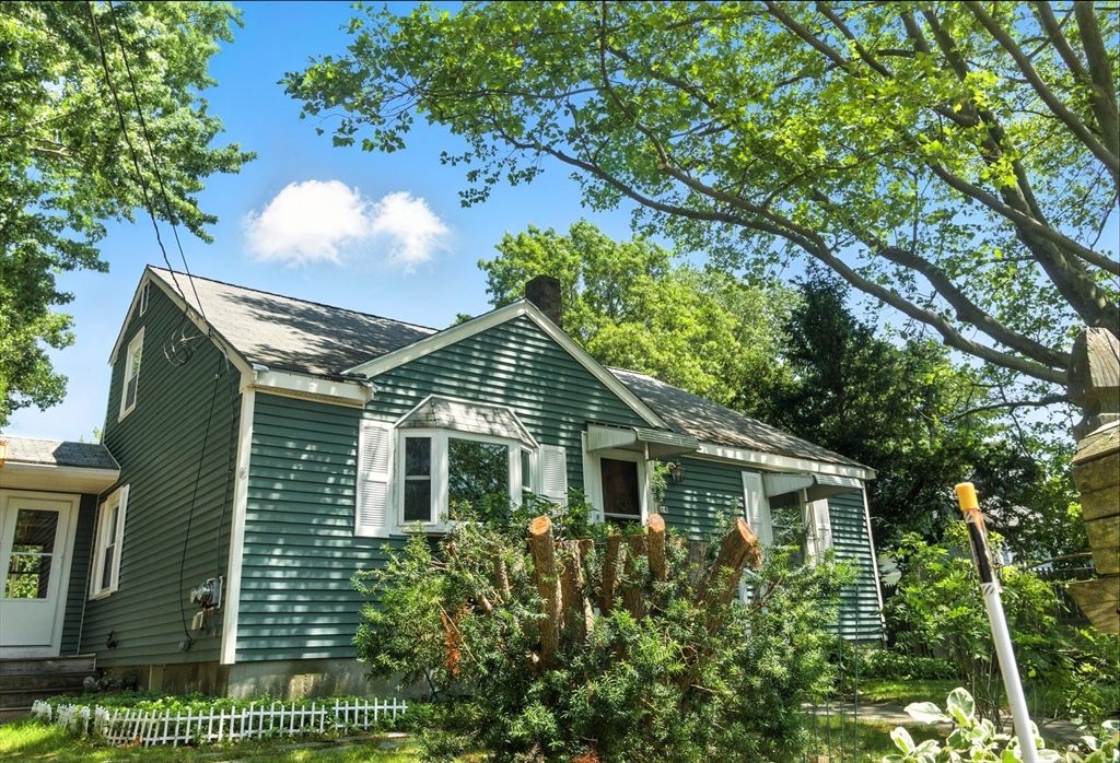 14 Doris Dr, Abington, MA 02351