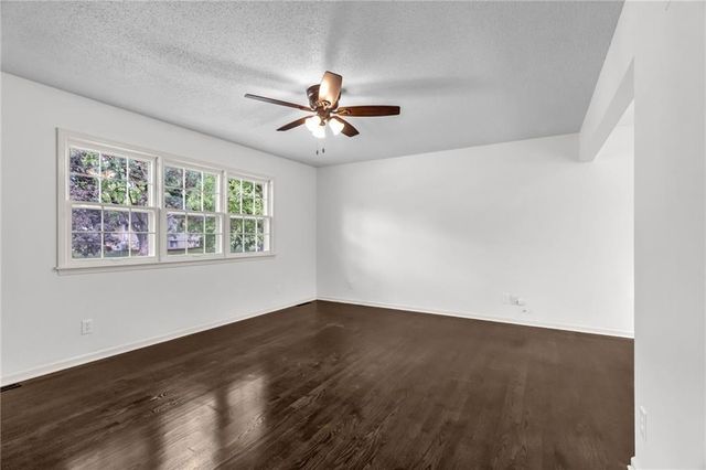 8947 Knox Lane, Overland Park, KS 66212